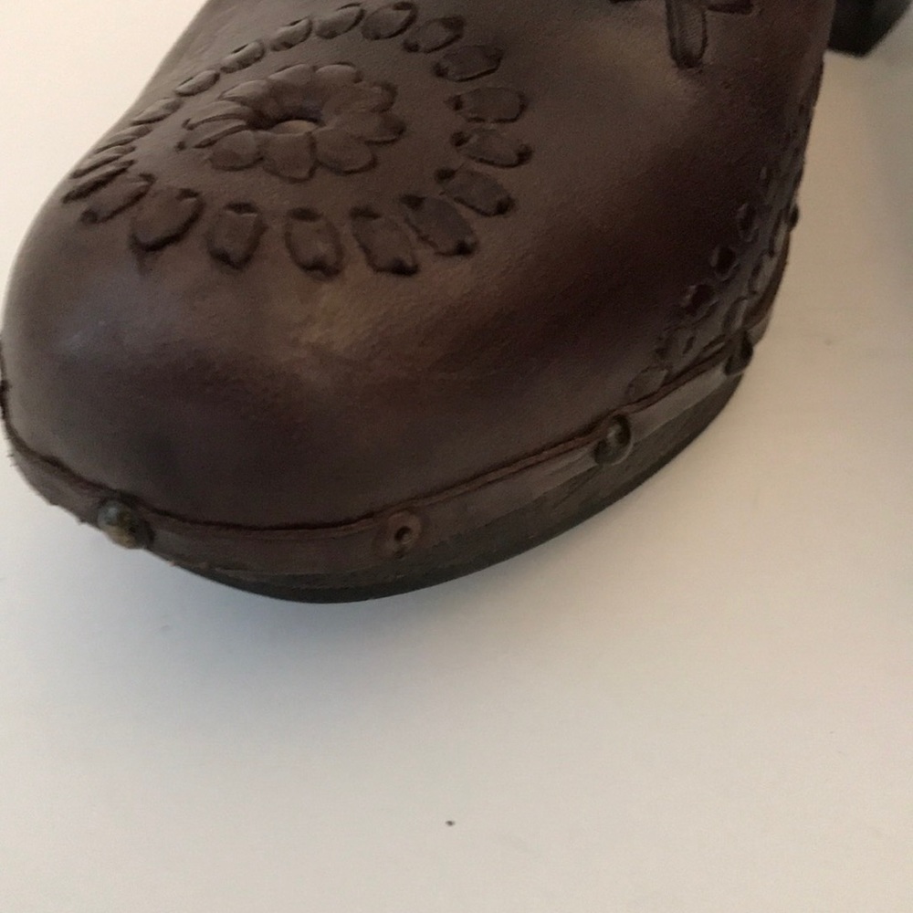 Jack Rogers Ali Tooled Leather Clogs - Picture 4 of 7